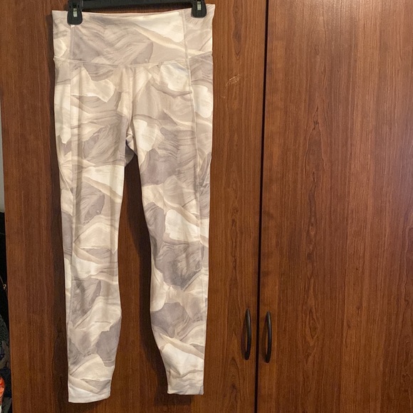 Workout Leggings - Picture 2 of 3